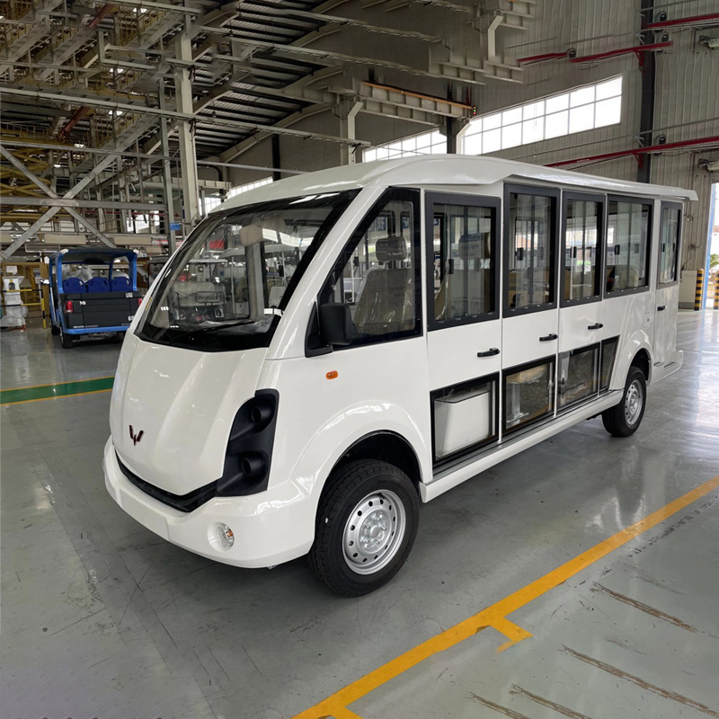 五菱新款封闭式电动观光车
