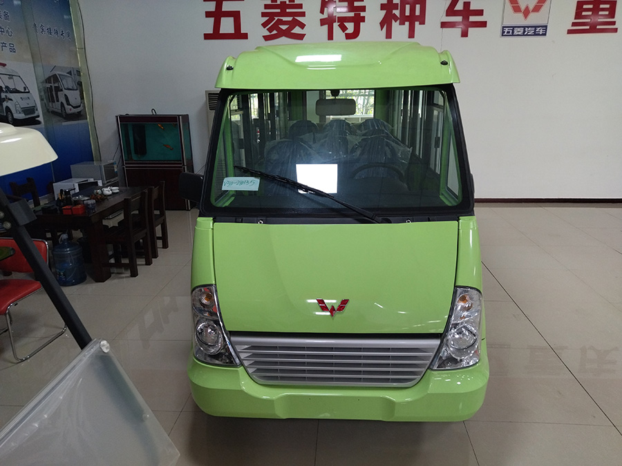 五菱封闭式燃油14观光车