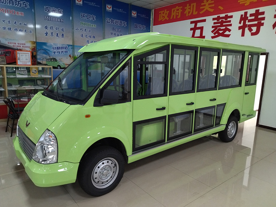 五菱封闭式燃油14观光车